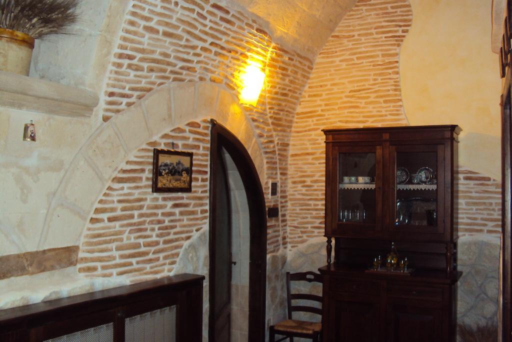 Domusfrumenti Oria  Room photo